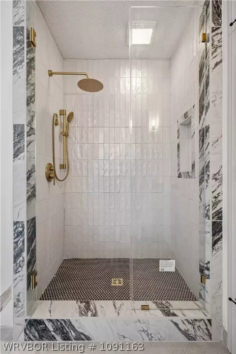 Bath - 3209 Fincastle Dr, Fort Smith, AR 72908 photo 4 of 7