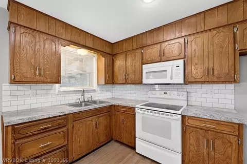 Kitchen - 14630 Edwards Loop, Cameron, OK 74932 photo 1 of 2