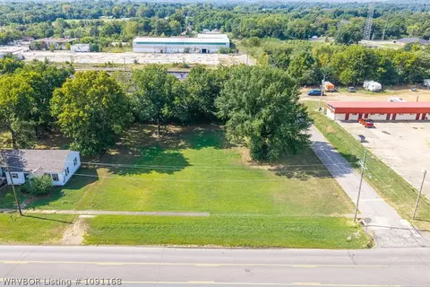 586 W Main St, Booneville, AR 72927