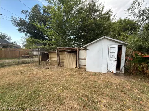 Exterior - 1716 N J St, Fort Smith, AR 72901 photo 4 of 4