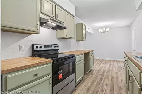 Kitchen - 3220 S 16th St, Fort Smith, AR 72901 photo 2 of 3