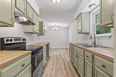 Kitchen - 3220 S 16th St, Fort Smith, AR 72901 photo 1 of 3