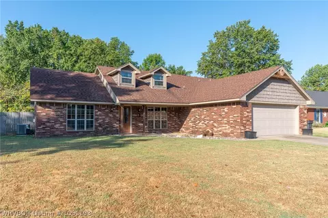 917 Fairview Ln, Greenwood, AR 72936