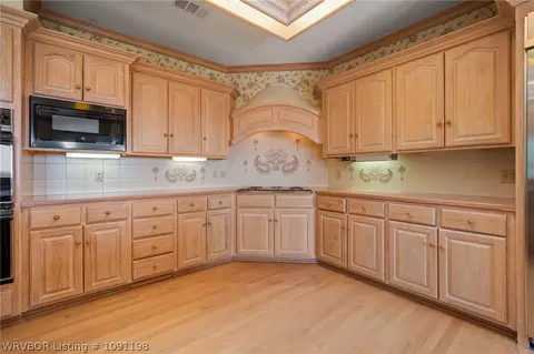 Kitchen - 1913 Massard Rd, Fort Smith, AR 72903 photo 4 of 7