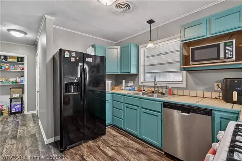 Kitchen - 3215 S 18th St, Fort Smith, AR 72901 photo 2 of 2