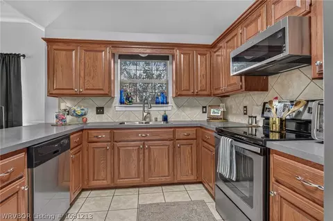 Kitchen - 7401 Red Pne, Fort Smith, AR 72916 photo 2 of 3