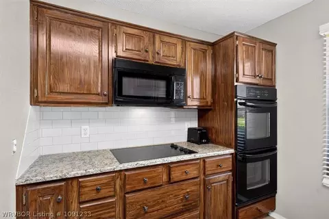 Kitchen - 9300 Bridgeford Cir, Fort Smith, AR 72908 photo 4 of 5