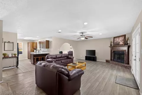 Living - 9300 Bridgeford Cir, Fort Smith, AR 72908 photo 4 of 4