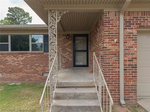 Exterior - 2816 S 33rd St, Fort Smith, AR 72903 photo 2 of 7