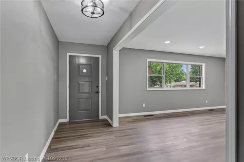 Entry Way - 2816 S 33rd St, Fort Smith, AR 72903 photo 1 of 1
