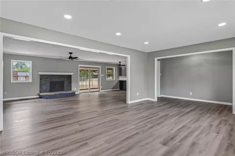 Living - 2816 S 33rd St, Fort Smith, AR 72903 photo 3 of 8