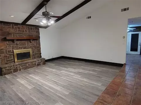 Living - 3129 Glen Flora Way, Fort Smith, AR 72908 photo 2 of 4