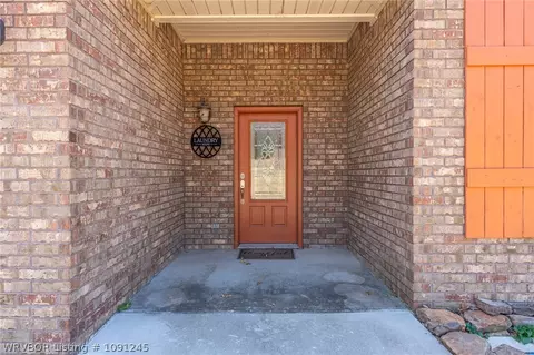 Entry Way - 8535 Crestline Dr, Hackett, AR 72937 photo 5 of 6