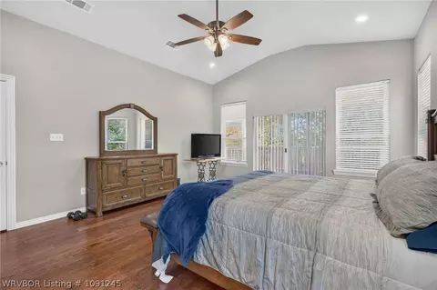 Bedroom - 8535 Crestline Dr, Hackett, AR 72937 photo 2 of 9