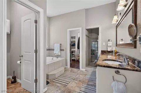 Entry Way - 8535 Crestline Dr, Hackett, AR 72937 photo 4 of 6