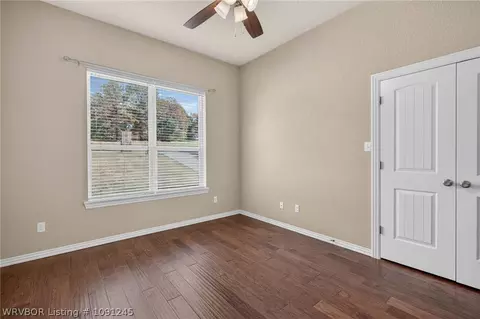Bedroom - 8535 Crestline Dr, Hackett, AR 72937 photo 5 of 9