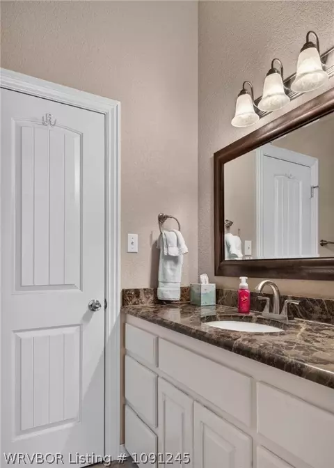 Bath - 8535 Crestline Dr, Hackett, AR 72937 photo 5 of 6