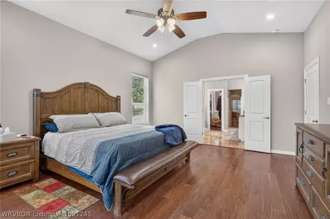 Bedroom - 8535 Crestline Dr, Hackett, AR 72937 photo 3 of 9