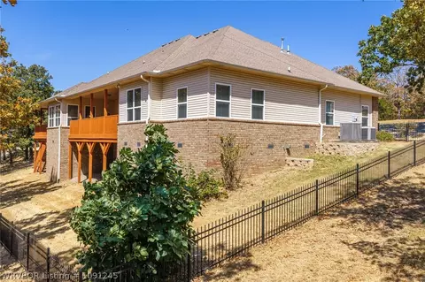 Exterior - 8535 Crestline Dr, Hackett, AR 72937 photo 4 of 9