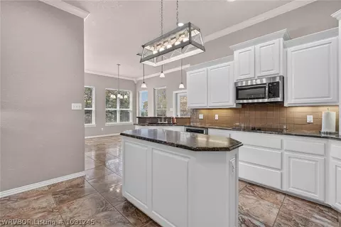 Kitchen - 8535 Crestline Dr, Hackett, AR 72937 photo 3 of 5