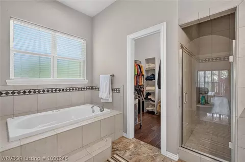 Bath - 8535 Crestline Dr, Hackett, AR 72937 photo 3 of 6