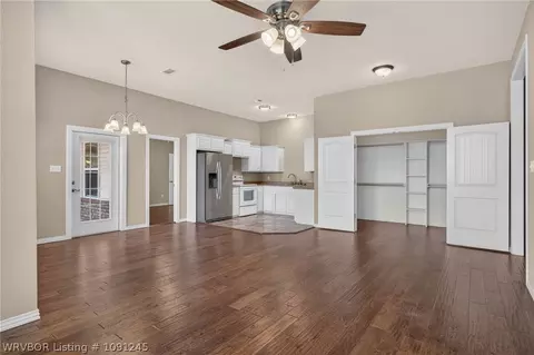 Living - 8535 Crestline Dr, Hackett, AR 72937 photo 4 of 6