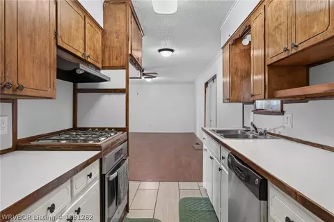 Kitchen - 1003 4th Ter, Barling, AR 72923 photo 2 of 3
