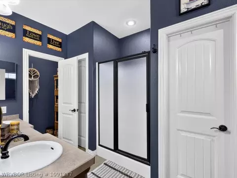 Bath - 1607 Copper Ridge Dr, Fort Smith, AR 72916 photo 2 of 4