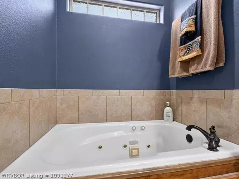 Bath - 1607 Copper Ridge Dr, Fort Smith, AR 72916 photo 3 of 4