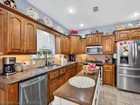 Kitchen - 1607 Copper Ridge Dr, Fort Smith, AR 72916 photo 3 of 4