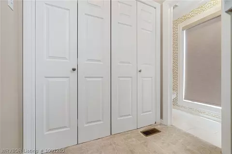 Entry Way - 5701 Free Ferry Rd, Fort Smith, AR 72903 photo 7 of 8