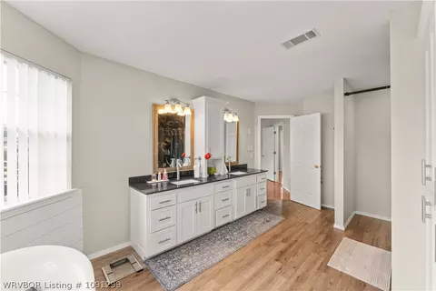 Bath - 3008 S 106th Cir, Fort Smith, AR 72903 photo 3 of 7