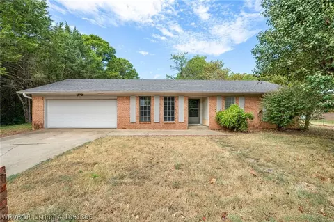 106 Hiawatha St, Poteau, OK 74953