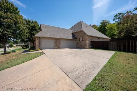 Exterior - 8420 Reata St, Fort Smith, AR 72916 photo 4 of 9
