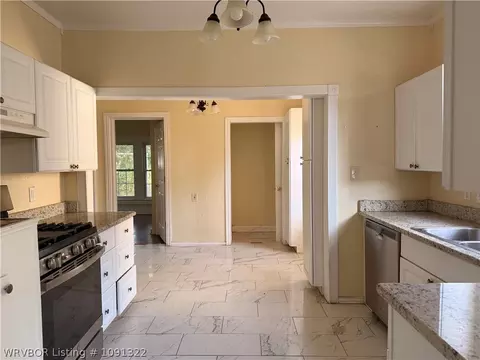 Kitchen - 1510 Bluff Ave, Fort Smith, AR 72901 photo 4 of 6
