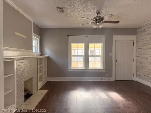 Living - 1510 Bluff Ave, Fort Smith, AR 72901 photo 5 of 10