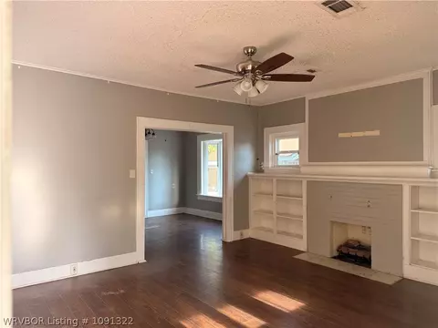 Living - 1510 Bluff Ave, Fort Smith, AR 72901 photo 4 of 10
