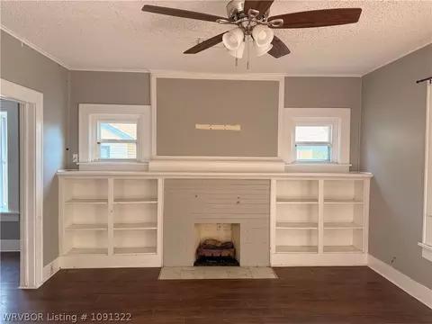 Living - 1510 Bluff Ave, Fort Smith, AR 72901 photo 3 of 10