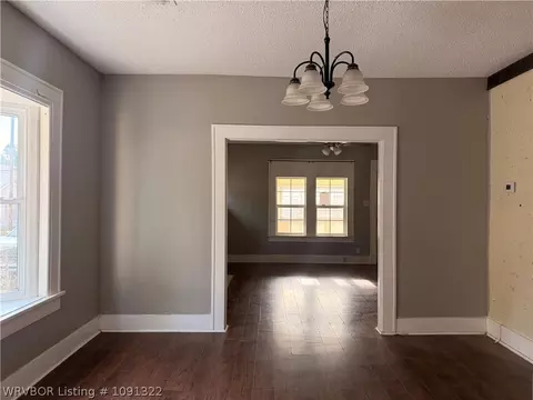 Living - 1510 Bluff Ave, Fort Smith, AR 72901 photo 7 of 10