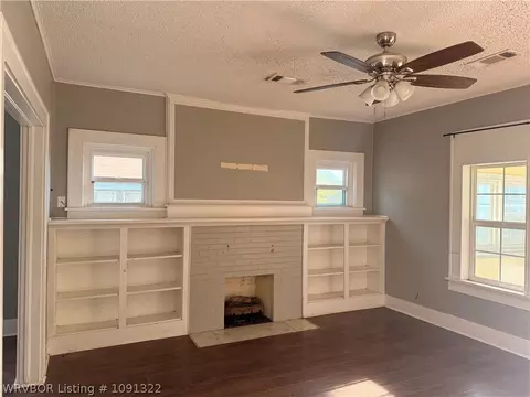 Living - 1510 Bluff Ave, Fort Smith, AR 72901 photo 2 of 10