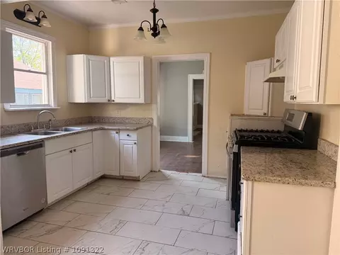 Kitchen - 1510 Bluff Ave, Fort Smith, AR 72901 photo 2 of 6