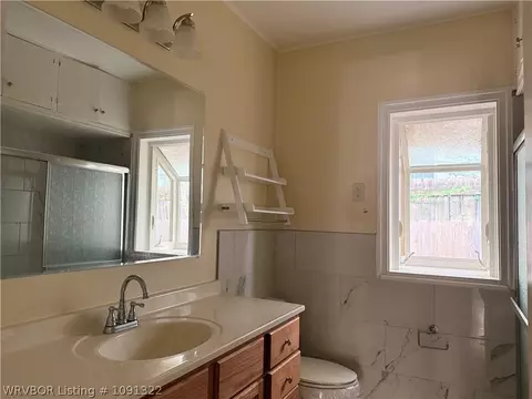 Bath - 1510 Bluff Ave, Fort Smith, AR 72901 photo 2 of 3