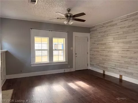 Living - 1510 Bluff Ave, Fort Smith, AR 72901 photo 6 of 10