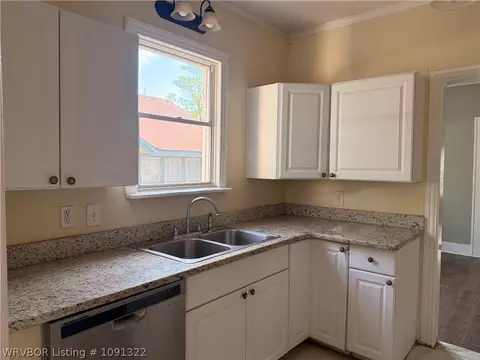 Kitchen - 1510 Bluff Ave, Fort Smith, AR 72901 photo 3 of 6