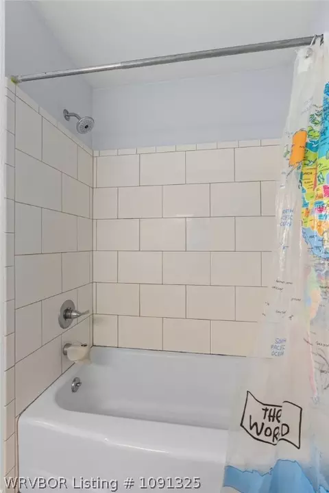 Bath - 3801 Free Ferry Ln, Fort Smith, AR 72903 photo 2 of 4