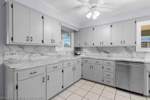 Kitchen - 3801 Free Ferry Ln, Fort Smith, AR 72903 photo 3 of 3