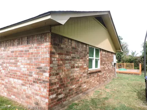 Exterior - 3418 Londonderry Rd, Fort Smith, AR 72908 photo 5 of 10