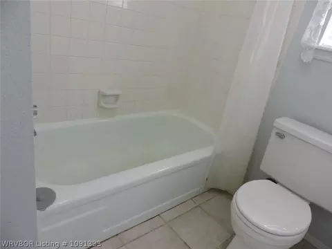Bath - 3418 Londonderry Rd, Fort Smith, AR 72908 photo 2 of 5