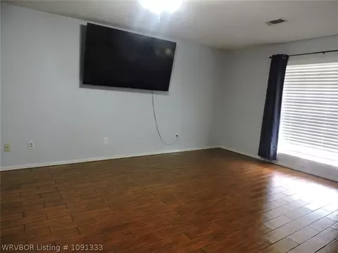 Living - 3418 Londonderry Rd, Fort Smith, AR 72908 photo 5 of 5
