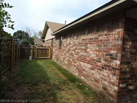 Exterior - 3418 Londonderry Rd, Fort Smith, AR 72908 photo 4 of 10